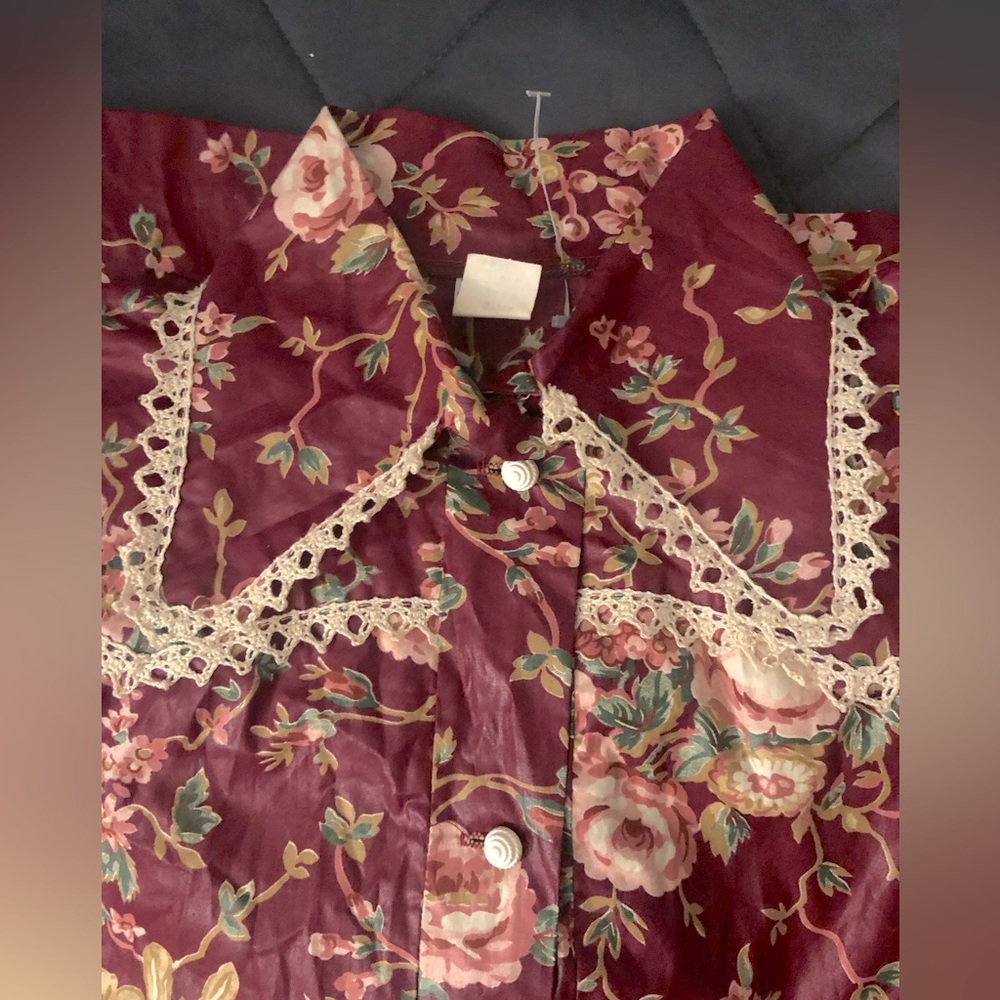 NWOT VINTAGE Women’s Button Up Long Sleeve Floral Cotton Shirt